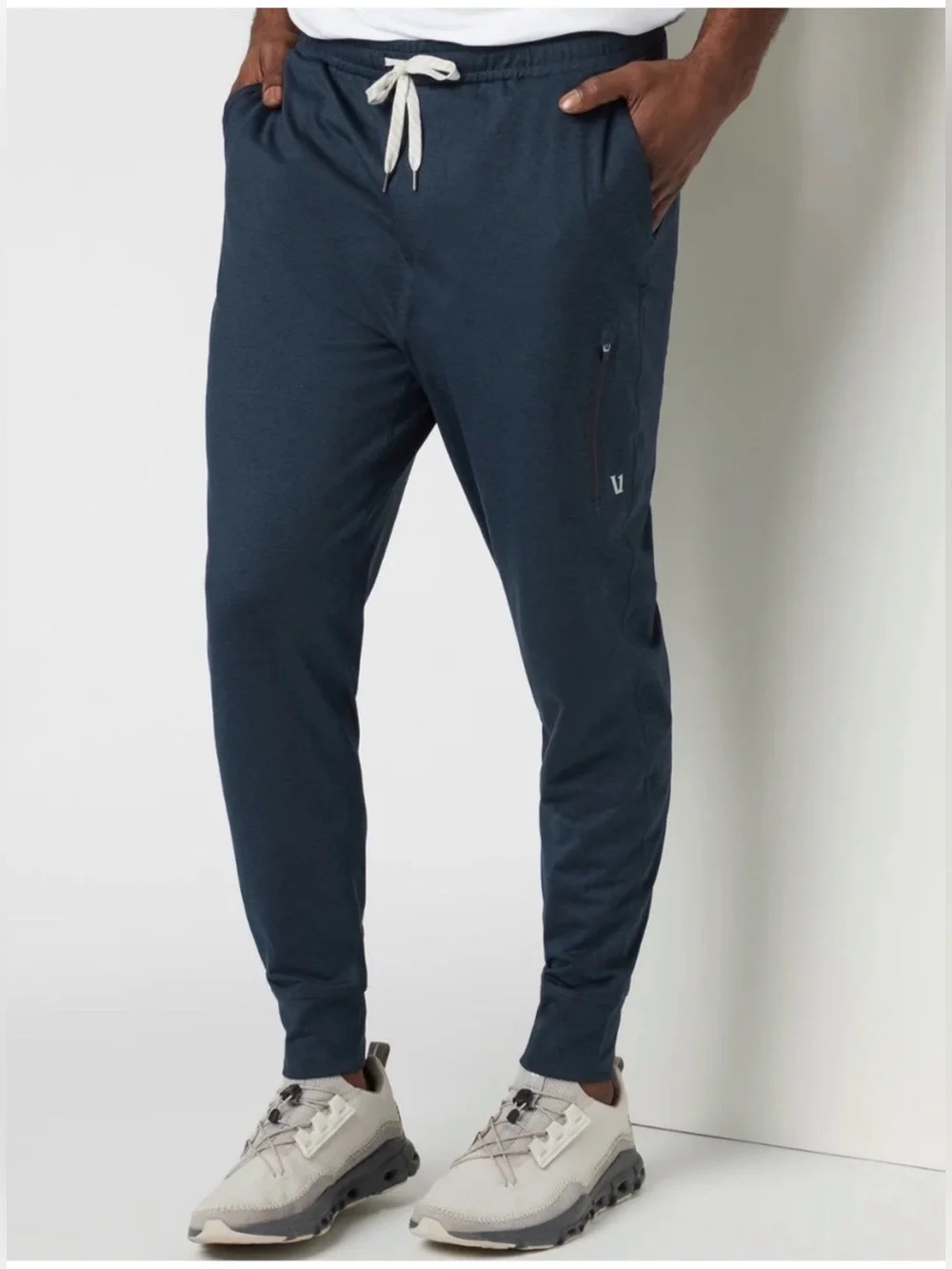 W Sunday Performance Joggers In Ink Blue . Size L